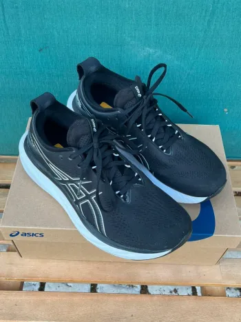 Used Asics Gel Nimbus 25 bike — image 2 of 5