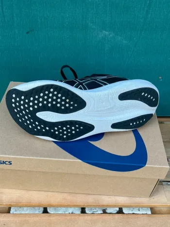 Used Asics Gel Nimbus 25 bike — image 4 of 5