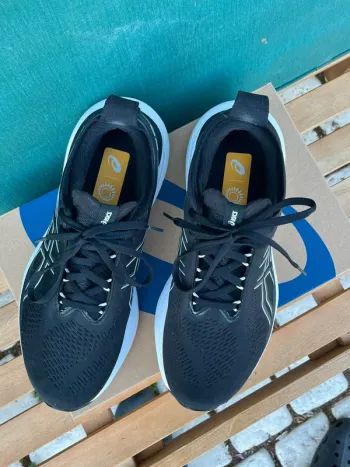 Used Asics Gel Nimbus 25 bike — image 3 of 5