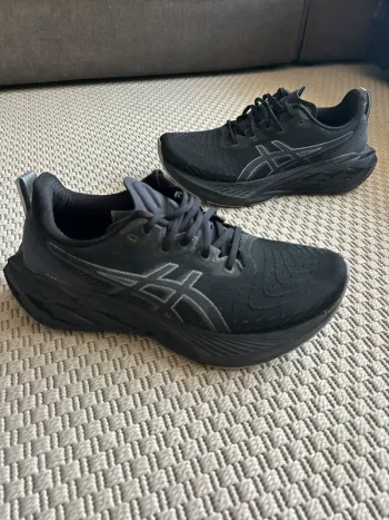 Używany Asics Novablast 4 bike — zdjęcie 2 z 12