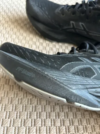 Używany Asics Novablast 4 bike — zdjęcie 9 z 12