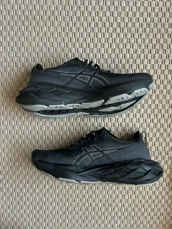 Używany Asics Novablast 4 bike — zdjęcie 4 z 12