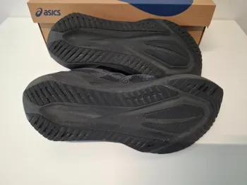 Used Asics Novablast 5 2026 bike — image 3 of 6