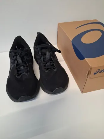 Used Asics Novablast 5 2026 bike — image 2 of 6