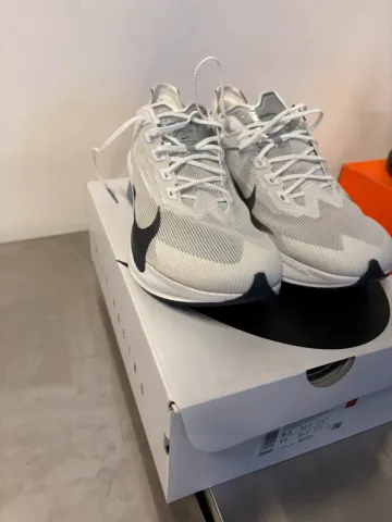 Used Nike Vaporfly 4 bike — image 2 of 4