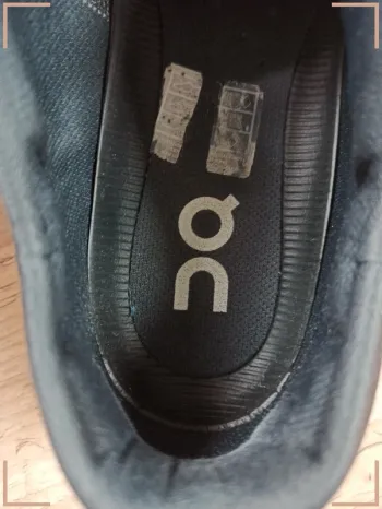 Used Lightweight On Running Chaussure de course noire taille 44 bike — image 8 of 9