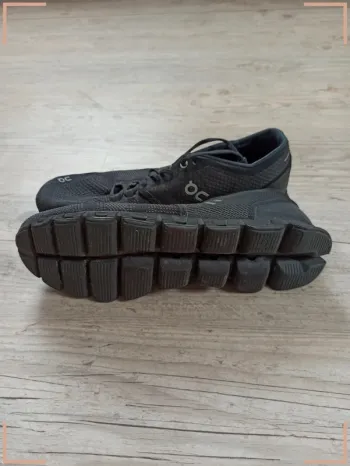 Used Lightweight On Running Chaussure de course noire taille 44 bike — image 5 of 9