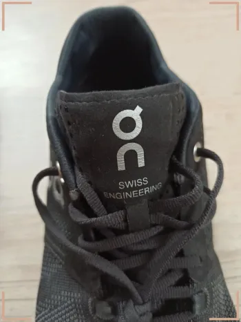 Used Lightweight On Running Chaussure de course noire taille 44 bike — image 7 of 9