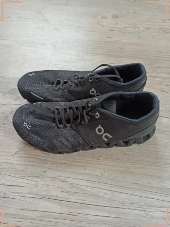 Used Lightweight On Running Chaussure de course noire taille 44 bike — image 2 of 9