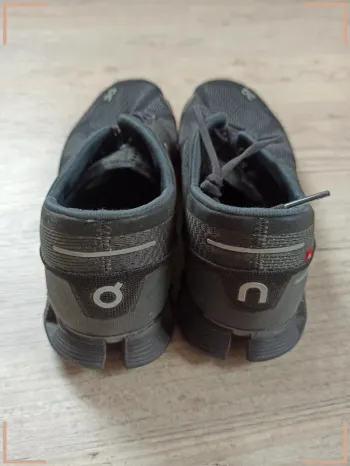 Used Lightweight On Running Chaussure de course noire taille 44 bike — image 6 of 9