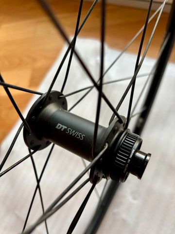 Used Dt Swiss Performance LN 2025 bike — image 4 of 9