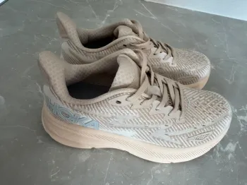 Tweedehands Hoka Clifton 9 bike — afbeelding 3 van 5