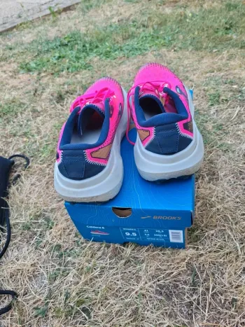 Gebrauchtes Brooks Running shoes bike — Bild 3 von 7