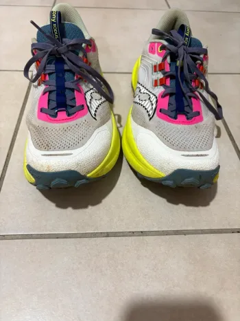 Used Saucony Xodus Ultra 4 bike — image 3 of 7