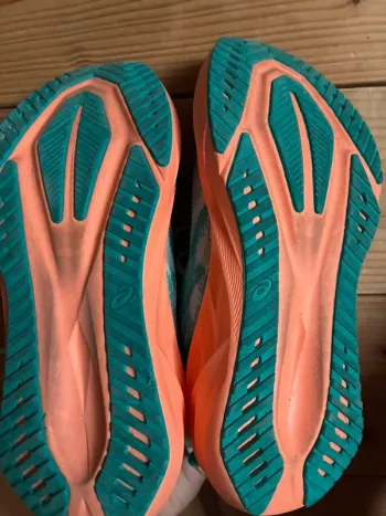 Used Asics Novablast 5 bike — image 5 of 5