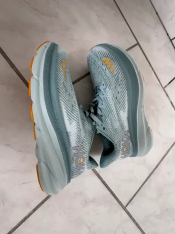 Tweedehands Hoka Clifton 9 bike — afbeelding 3 van 4