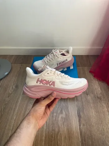 Used Rose Chaussure Hoka blanc taille 38 bike — image 2 of 4