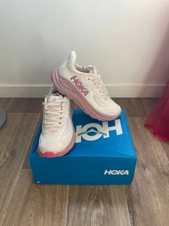 Gebrauchtes Rose Chaussure Hoka blanc taille 38 bike
