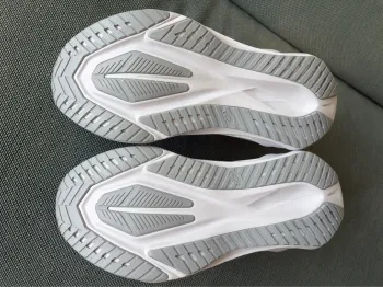 Used Asics Novablast 5 ATC bike — image 7 of 7