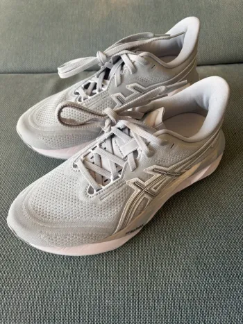Used Asics Novablast 5 ATC bike — image 2 of 7