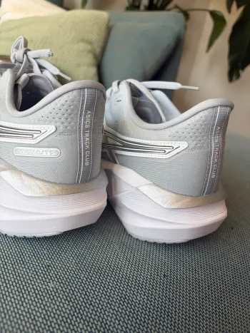 Used Asics Novablast 5 ATC bike — image 4 of 7
