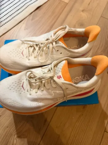 Tweedehands Hoka Clifton bike — afbeelding 2 van 5