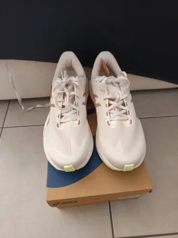Used Asics Novablast 6 bike
