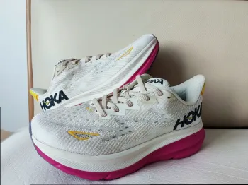 Hoka Cream Shoes Size 39 bike d'occasion — image 4 sur 5
