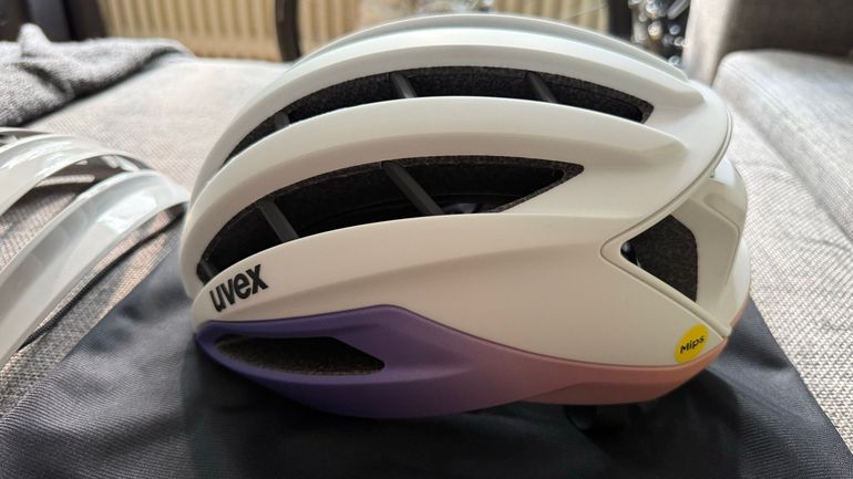 Brugt Uvex Surge Aero MIPS Helmet 2025 bike — billede 3 af 4