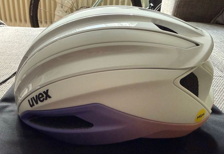 Brugt Uvex Surge Aero MIPS Helmet 2025 bike — billede 2 af 4