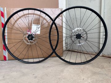Used Stans Notubes Crest MK4 MTB Wheels 2022 bike — image 1 of 7