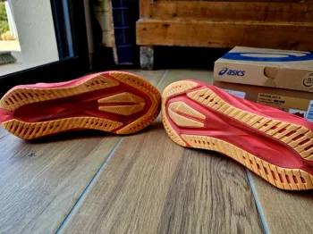 Gebrauchtes Asics Novablast 5 bike — Bild 7 von 10