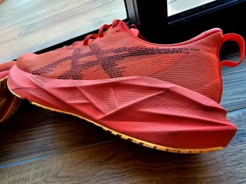 Gebrauchtes Asics Novablast 5 bike — Bild 8 von 10
