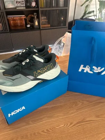 Käytetty Hoka Speedgoat 7 bike