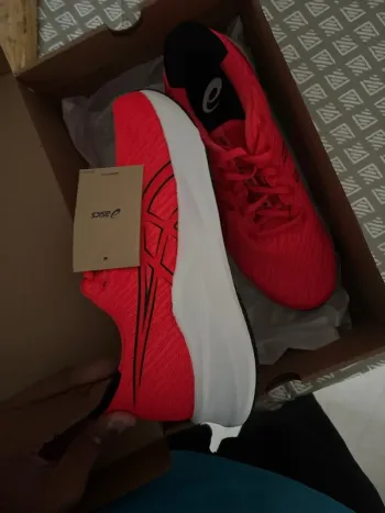 Tweedehands Asics Versablast 4 bike — afbeelding 2 van 6