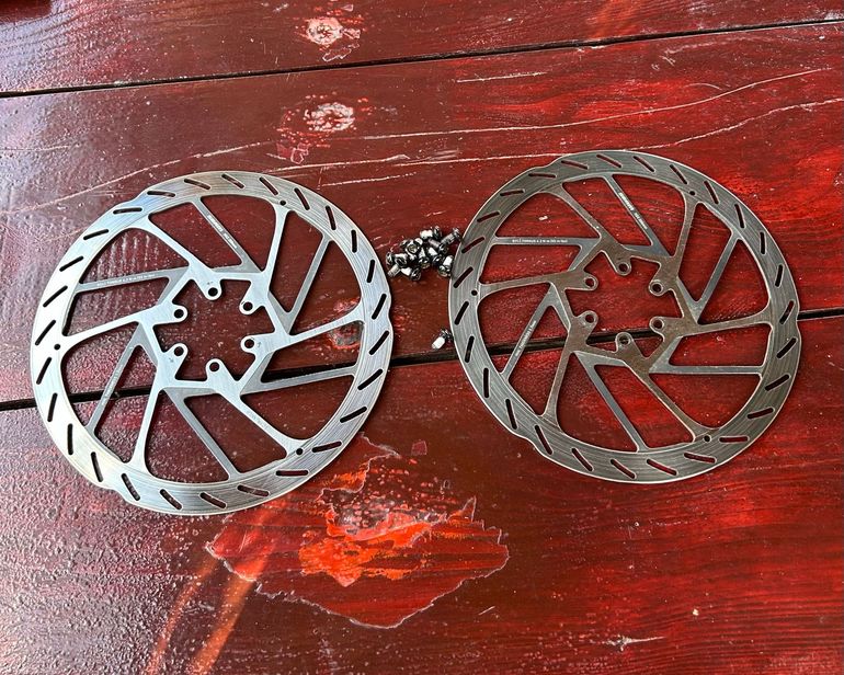 Sram Code Silver Stealth (Code Ultimate) + 200mm HS2 rotors 2025 bike usato — immagine 6 di 6