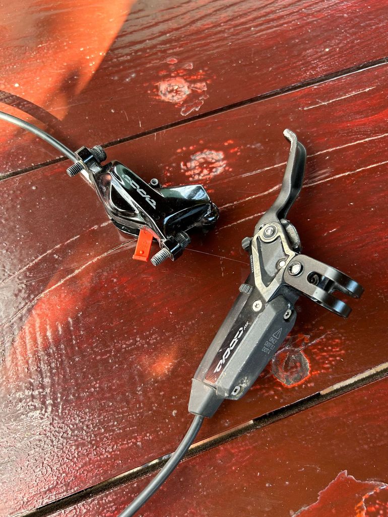 Sram Code Silver Stealth (Code Ultimate) + 200mm HS2 rotors 2025 bike usato — immagine 3 di 6