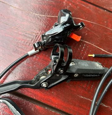 Used Sram Code Silver Stealth (Code Ultimate) + 200mm HS2 rotors 2025 bike — image 5 of 8