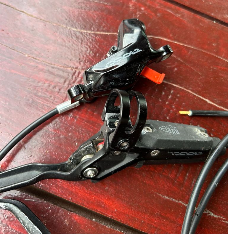 Używany Sram Code Silver Stealth (Code Ultimate) + 200mm HS2 rotors 2025 bike — zdjęcie 5 z 8