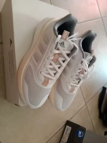 Käytetty Adidas Running Shoes T38 2/3 bike