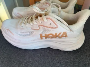 Tweedehands Hoka Sneaker bike — afbeelding 2 van 5