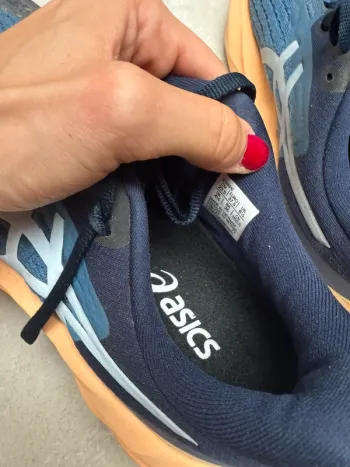 Used Asics Novablast 5 bike — image 4 of 4