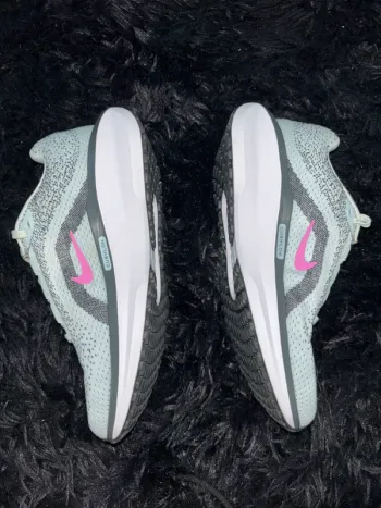 Gebrauchtes Nike running shoes bike — Bild 3 von 7