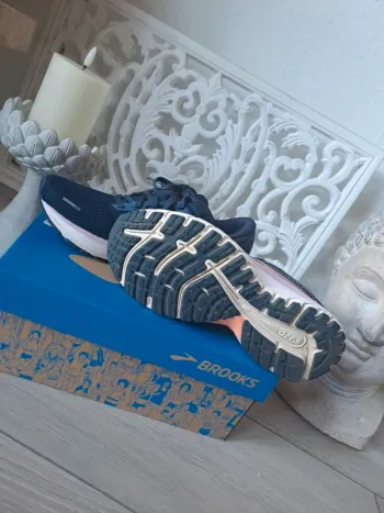 Tweedehands Brooks Damen Laufschuhe bike — afbeelding 3 van 5