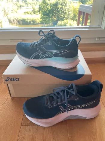 Used Asics Gel-Kayano 32 bike