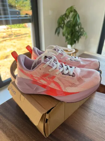 Używany Asics Novablast 5 bike — zdjęcie 2 z 5
