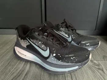 Käytetty Nike Vomero 18 SE bike