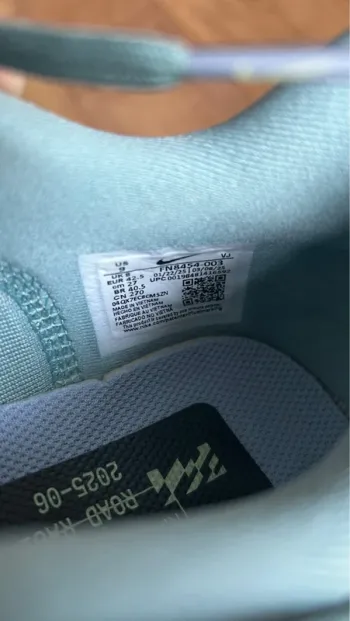 Używany Nike Zoom Fly 6 bike — zdjęcie 3 z 4