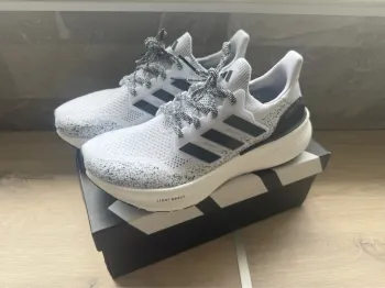 Käytetty Adidas UltraBoost 5 bike