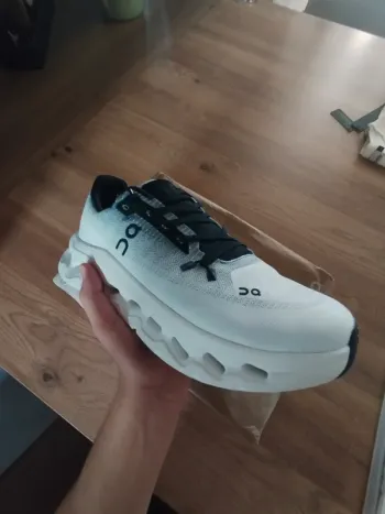 On Running Cloud bike usato — immagine 3 di 3